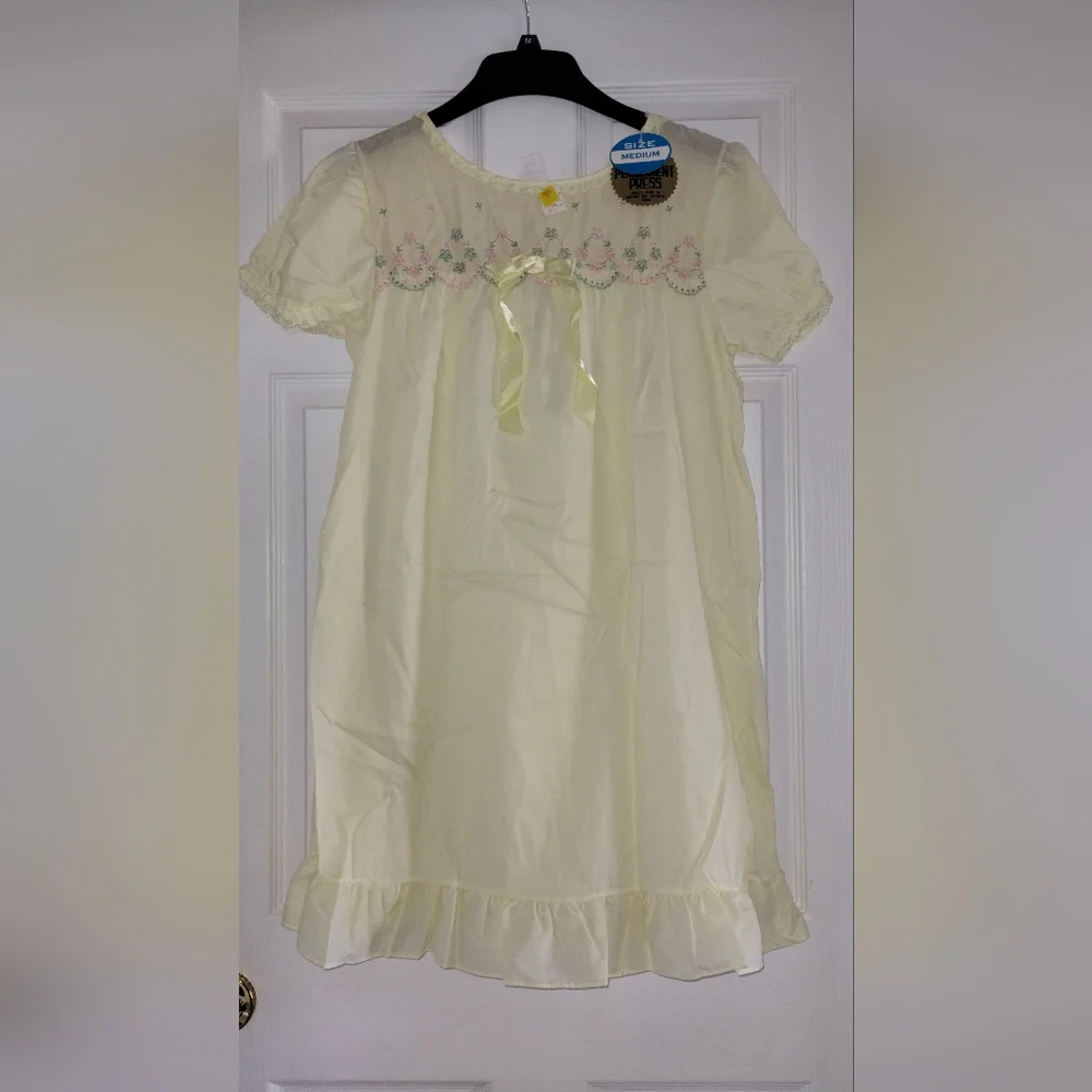 Vintage Nightgown Stones Wear Brand - Picture 1 of 9